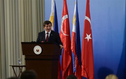 Başbakan Davutoğlu Filipinler’de Dışişleri Bakanlığında konferans verdi