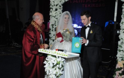 Başkan Eşkinat Bener ile Büşra çiftinin nikahını kıydı