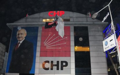 CHP binalarına art arda polis baskını