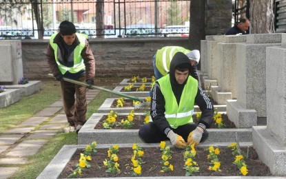 Büyükşehir,  Şehitlikleri Çiçeklerle  Donatıyor