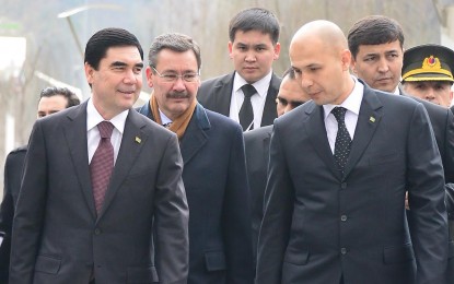 Türkmenistan Cumhurbaşkanı Berdimuhamedov, Şair Mahtumkulu Firakı Anıtı’nı Ziyaret Etti