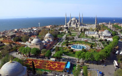 Dünyanın en büyük ‘Lale Halısı’ İstanbul’da yapıldı