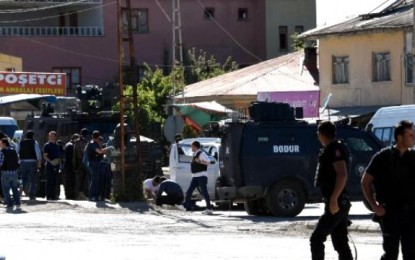 Van’da çatışma çıktı: 3 polis yaralı