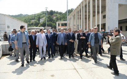 Bakan Tüfenkci, Cumhurbaşkanı Erdoğan’a Sarp Gümrük Kapısı’ndaki yenileme çalışmalarını anlattı