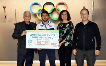 İBB’li Mihraç Akkuş Avrupa’nın En İyi Genç Sporcusu Ödülünü Aldı