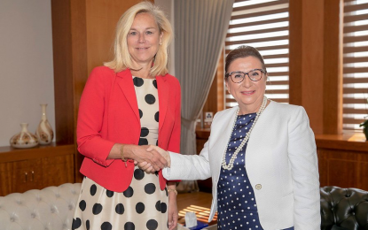 Türkiye ve Hollanda’nın Ticaret Bakanı olan iki bayan, Ankara’da hoş ve yararlı bir buluşmayı gerçekleştirdiler