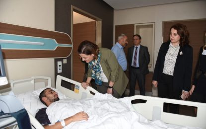 İzmit Belediye Başkanı Av. Fatma Kaplan Hürriyet, İzmitli asker Ramazan Ural’ıtedavi gördüğü hastanede ziyaret etti