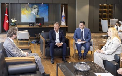 Mersin Büyükşehir Belediye Başkanı Vahap Seçer, Kuzey Makedonya Büyükelçisi Jovan Manasijevski ile bir araya geldi